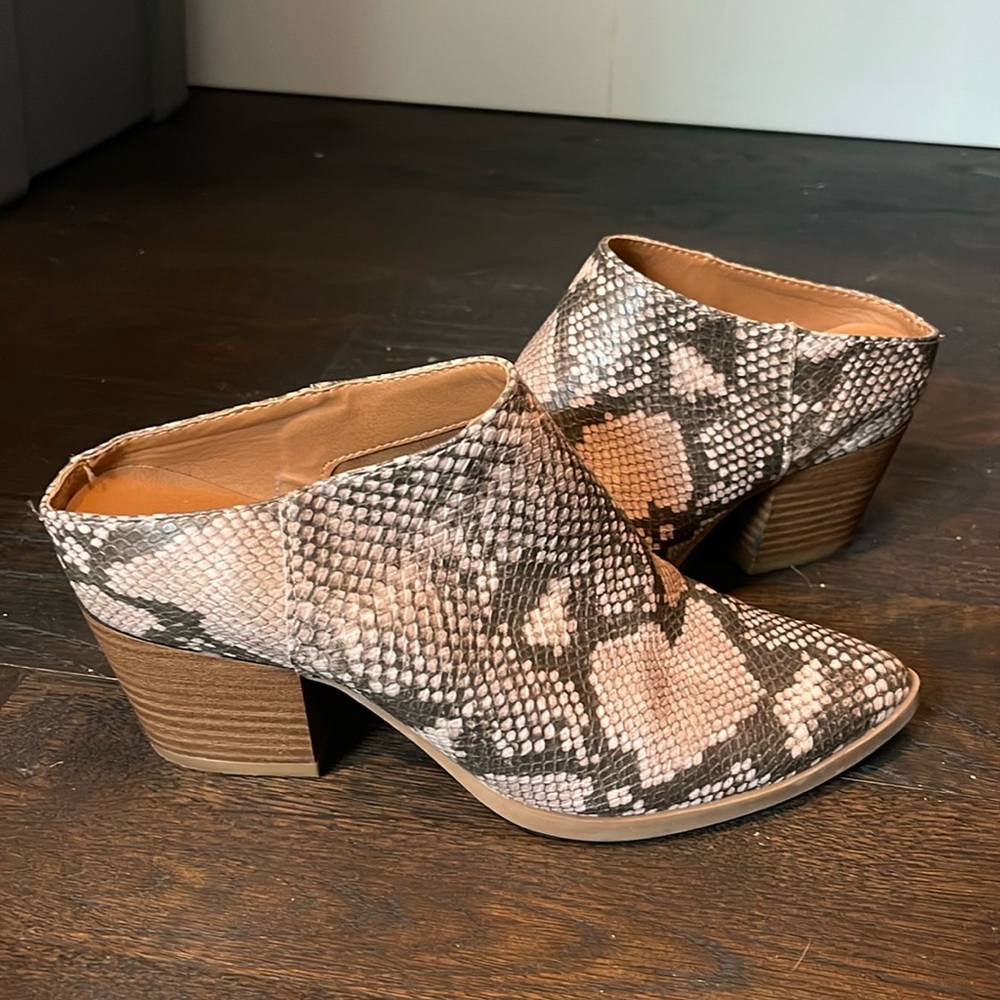 Universal Thread Heeled Snakeskin mule